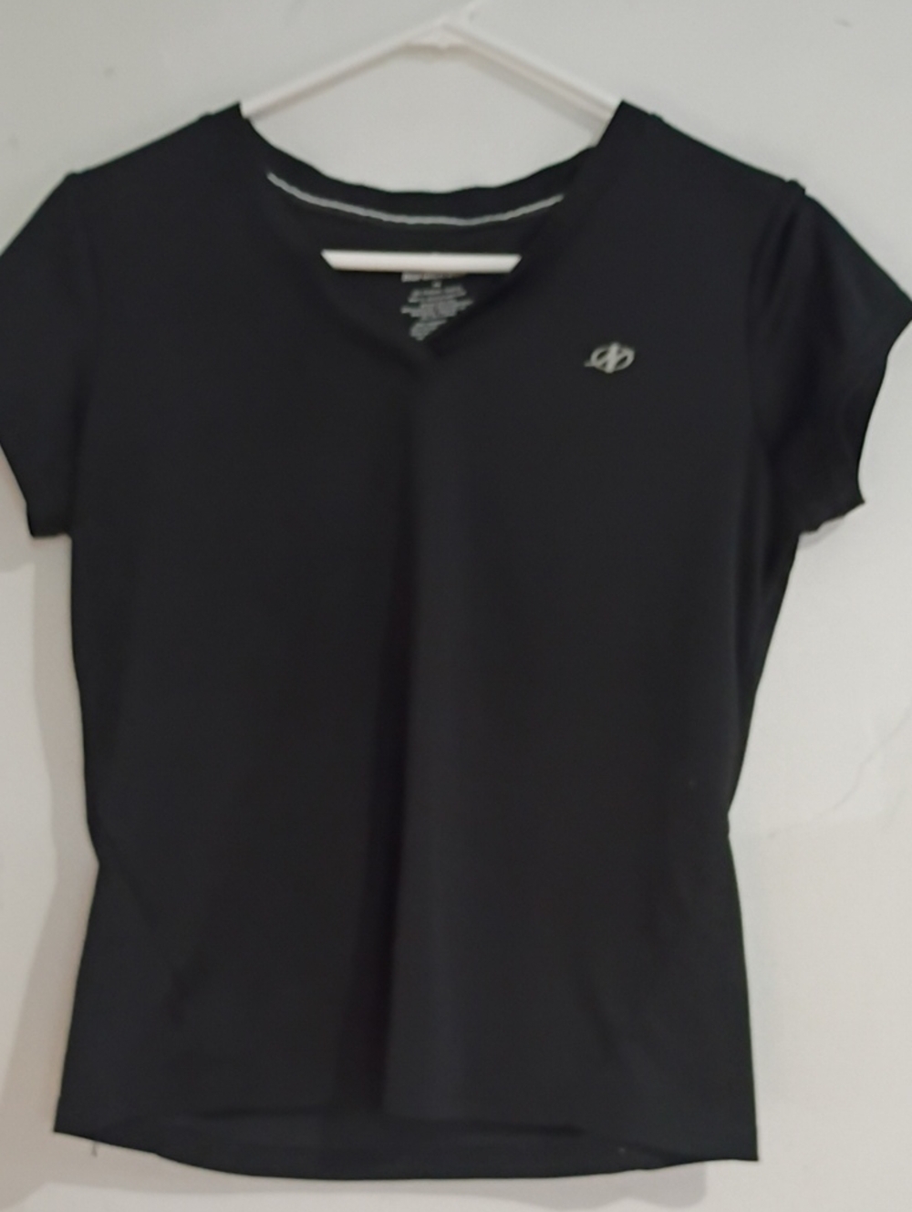 Women's Short Sleeve V-Neck Performance Tee in Black